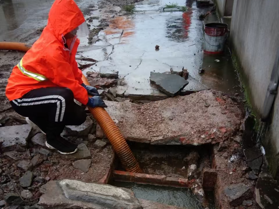 叶县专业清理污水池 炜誉市政以规范流程守护城市 “肠道”