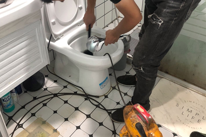 叶县马桶堵塞自己疏通还是找师傅？专业上门服务让你省时更省心